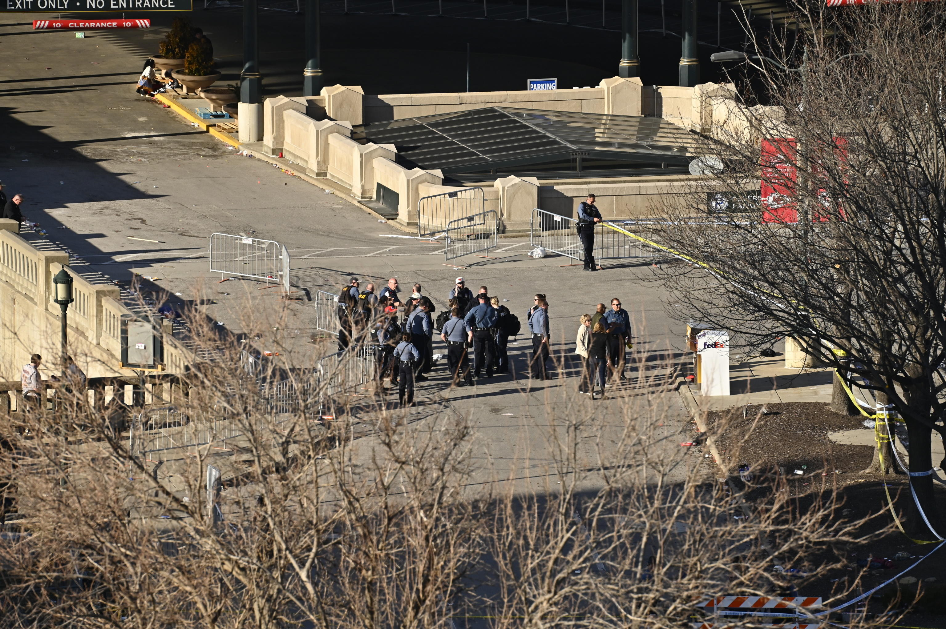 epa11153749 Police at the scene of shooting near Union Station following the NFL Super Bowl LVIII Victory Parade for the Kansas City Chiefs in downtown Kansas City, Missouri, USA, 14 February 2024. According to the Kansas City Missouri police department (KCPD) and KCPD Chief Stacey Graves, shots were fired west of Union Station at the conclusion of the Chiefs rally. Two suspects were detained. Multiple people were shot, with one of them confirmed as deceased.  EPA/DAVE KAUP