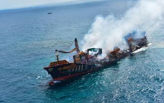 La nave X-Press in fiamme per 13 giorni