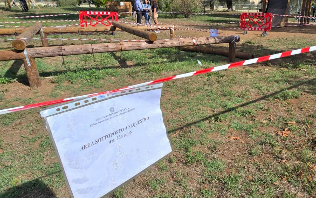 Vibo Valentia, morto il bimbo schiacciato da una trave in un parco