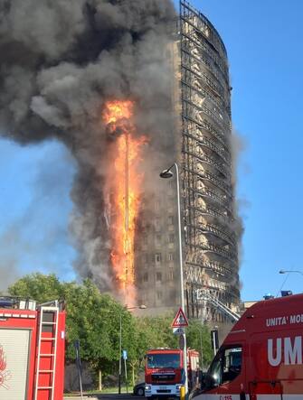 incendio milano oggi