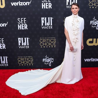 SANTA MONICA, LOS ANGELES, CALIFORNIA, USA - JANUARY 14: Keri Russell wearing a Stephane Rolland dress, Christian Louboutin shoes, a Tyler Ellis bag, and Fernango Jorge jewelry arrives at the 29th Annual Critics' Choice Awards held at The Barker Hangar on January 14, 2024 in Santa Monica, Los Angeles, California, United States. (Photo by Xavier Collin/Image Press Agency/Sipa USA)