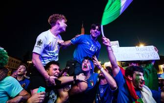 TIfosi azzurri in piazza del Popolo, a Roma