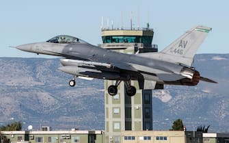 F-16 in volo