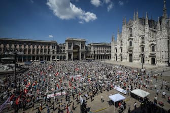 Manifestazione in piazza Duomo contro la giunta Fontana della Regione Lombardia per la gestione della sanità durante l’emergenza coronavirus Covid-19