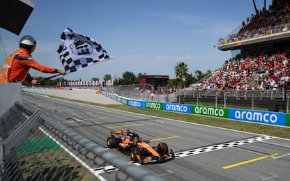 BARCELONA, SPAIN - JUNE 01: Race winner Oscar Piastri of Australia driving the (81) McLaren MCL39 Mercedes takes the chequered flag during the F1 Grand Prix of Spain at Circuit de Barcelona-Catalunya on June 01, 2025 in Barcelona, Spain. (Photo by David Ramos/Getty Images)