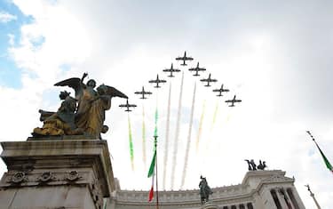 ROME, ITALY, NOVEMBER 4: Italian Air Force's Frecce Tricolori acrobatic squad perform during a ceremony to celebrate on the Armed Forces Day, marking the 98th anniversary of the end of World War I for Italy in Rome, Italy, on November 4, 2016. (Photo by Riccardo De Luca/Anadolu Agency/Getty Images)