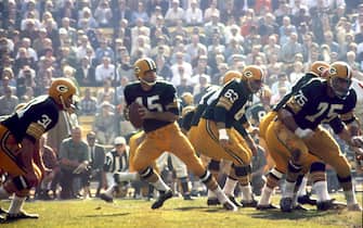 Green Bay Packers Hall of Fame quarterback Bart Starr (15) drops back to pass during Super Bowl I, a 35-10 victory over the Kansas City Chiefs on January 15, 1967, at the Los Angeles Memorial Coliseum in Los Angeles, California. (Photo by James Flores/Getty Images)
