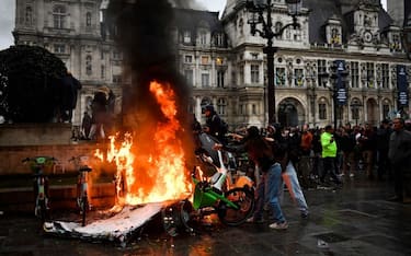 Protestors light a fire with motocycles in front of the Hotel de Ville during a demonstration after France's Constitutional Council approved the key elements of French President's pension reform, in Paris on April 14, 2023. - France has been rocked by three months of demonstrations and strikes over Macron's bid to raise the retirement age to 64 from 62, with around two in three voters against the changes, according to polls (Photo by JULIEN DE ROSA / AFP) (Photo by JULIEN DE ROSA/AFP via Getty Images)