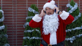 Who Killed Santa? A Murderville Murder Mystery. Will Arnett as Terry Seattle in Who Killed Santa? A Murderville Murder Mystery. Cr. Saeed Adyani/Netflix © 2022