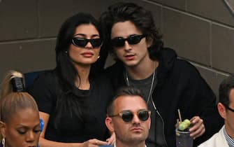 04_timothee_chalamet_kylie_jenner_bacio_ipa - 1