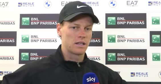https://static.sky.it/editorialimages/0f764b40a3b0bf3513dde06f7bb6e22c93bee834/skysport/it/tennis/video/2025/05/13/sinner-cerundolo-atp-roma-intervista-video/OG_screen_intv_sky_sinner.jpg?im=Resize,width=565