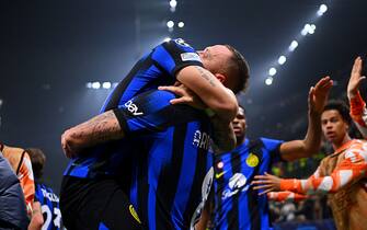 MILAN, ITALY - FEBRUARY 20: Marko Arnautovic of FC Internazionale celebrates with Lautaro Martinez after scoring their team's first goal during the UEFA Champions League 2023/24 round of 16 first leg match between FC Internazionale and Atletico Madrid at Stadio Giuseppe Meazza on February 20, 2024 in Milan, Italy. (Photo by Mattia Ozbot - Inter/Inter via Getty Images)