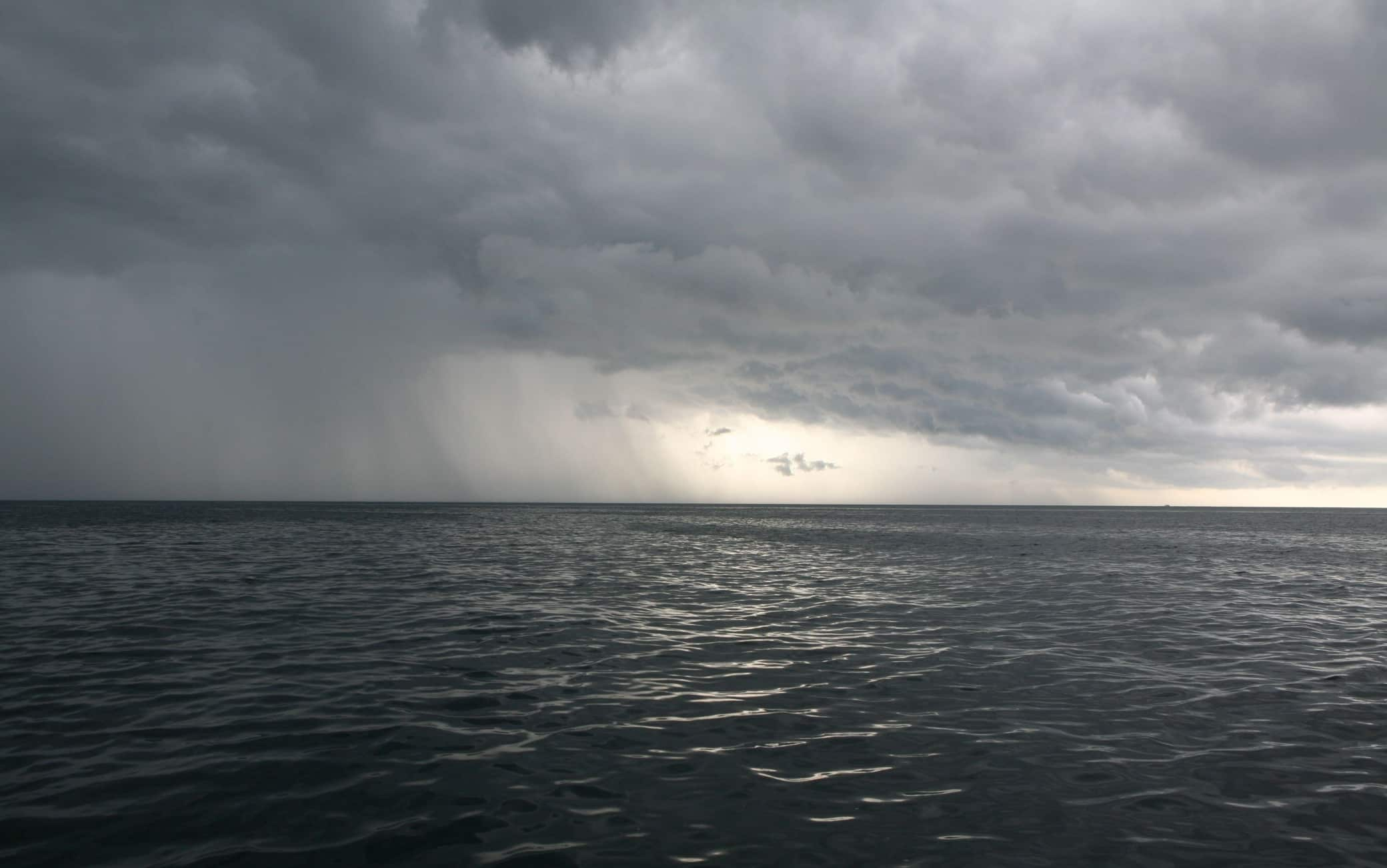 Meteo, Medicane sfiorerà l'Italia con rischio uragano Mediterraneo: cosa  dicono le previsioni