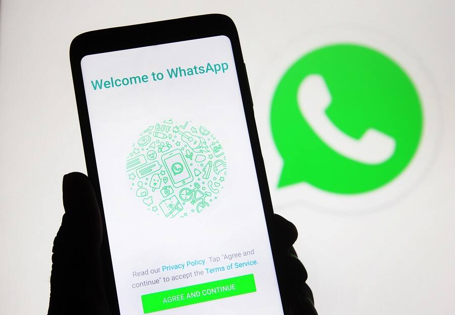 WhatsApp, novità ASSURDA: foto e video usa e getta