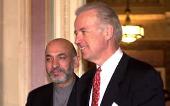 DCA82 - 20020129 - WASHINGTON, DC, UNITED STATES : Afghanistan's Chairman of the Interim Adminstration Hamid Karzai (L) is escorted by Sen. Joe Biden (D-DE) as they arrive for a meeting of the Senate Foreign Relations Committee 29 January, 2002 on Capitol Hill in Washington, DC.  Karzai has a full day of meetings and speeches in Washington, culminating in his attendance at President George W. Bush's State of the Union address later 29 January.  
EPA PHOTO AFPI/MIKE THEILER