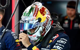 MARINA BAY STREET CIRCUIT, SINGAPORE - SEPTEMBER 15: Max Verstappen, Red Bull Racing during the Singapore GP at Marina Bay Street Circuit on Friday September 15, 2023 in Singapore, Singapore. (Photo by Mark Sutton / Sutton Images)