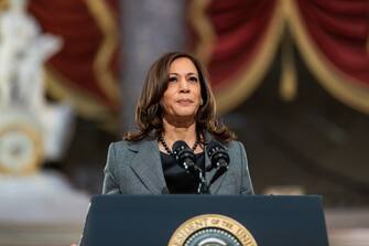 “Gli americani si uniscano per difendere la democrazia”: è l’appello lanciato dalla vicepresidente Kamala Harris
