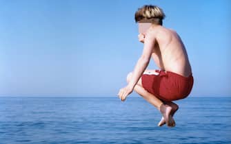 bambini mare tuffo acqua