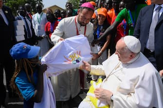 A handout picture provided by the Vatican Media shows Pope Francis meets bishops at the Episcopal Conference of the Democratic Republic of the Congo (CENCO) in Kinshasa, Democratic Republic of Congo (DRC), 03 February 2023. Pope Francis is on a six-day trip to Africa that will also include South Sudan. 
ANSA/ VATICAN MEDIA +++ ANSA PROVIDES ACCESS TO THIS HANDOUT PHOTO TO BE USED SOLELY TO ILLUSTRATE NEWS REPORTING OR COMMENTARY ON THE FACTS OR EVENTS DEPICTED IN THIS IMAGE; NO ARCHIVING; NO LICENSING +++ (NPK)