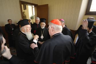 ARRIVO IN ARCIVESCOVADO DI BARTOLOMEO PRIMO PATRIARCA ECUMENICO DI COSTANTINOPOLI, CARDINALE ANGELO SCOLA (MILANO - 2013-05-14, ALBERTO CATTANEO) p.s. la foto e' utilizzabile nel rispetto del contesto in cui e' stata scattata, e senza intento diffamatorio del decoro delle persone rappresentate