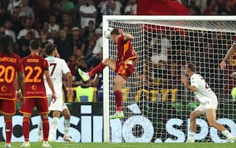 Rome, Italy 20.08.2023:  Andrea Belotti of Roma score the goal 2.2 and celebrate with the team in the Italy Serie A TIM 2023-2024 football match day 1, between AS Roma vs Salernitana at Olympic Stadium in Rome.