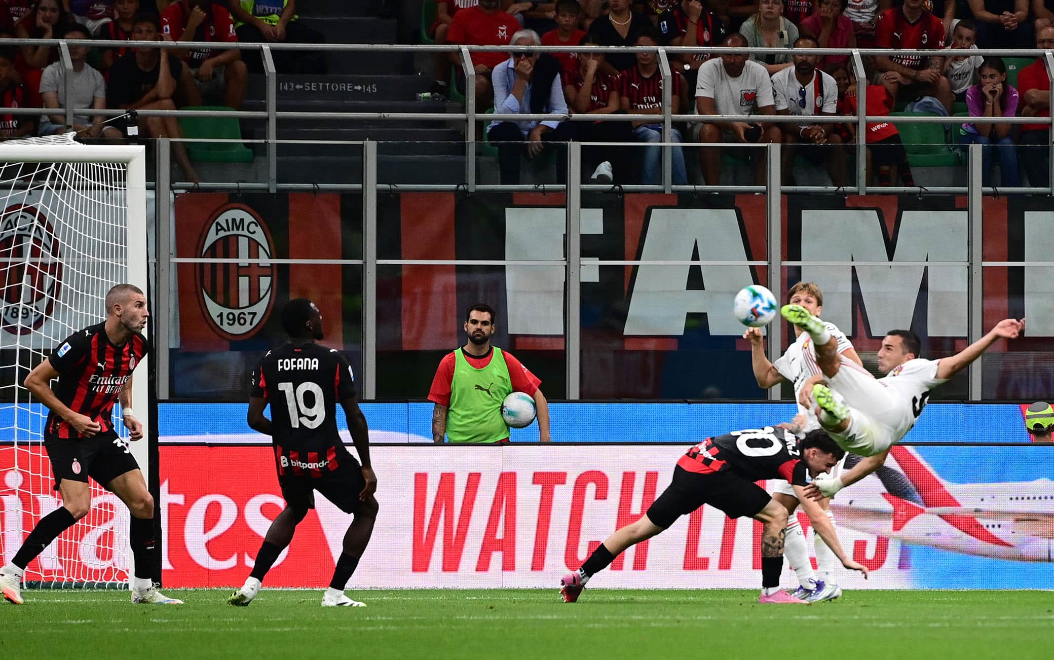 getty_bonazzoli_gol_rovesciata_milan_cremonese.jpg