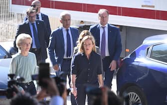 Italian Premier Giorgia Meloni (R), EU Commission President Ursula von der Leyen (L) and Italian Interior Minister Matteo Piantedosi  as they leave the hotspot, migration camp, in Lampedusa, Italy, 17 September 2023.
ANSA/CIRO FUSCO