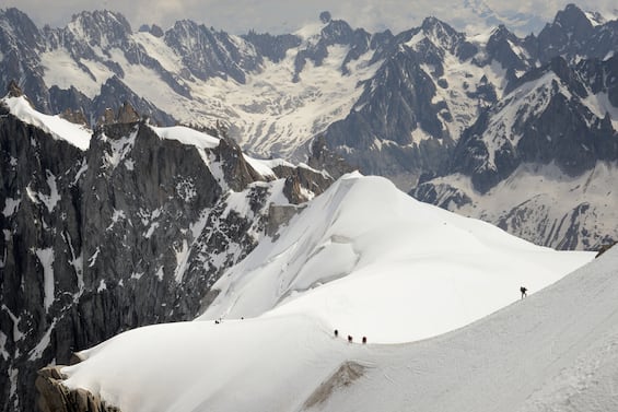 Monte Bianco, alpinista lombardo morto travolto da un seracco