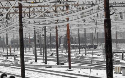 Maltempo, neve e piogge creano disagi su strade e ferrovie