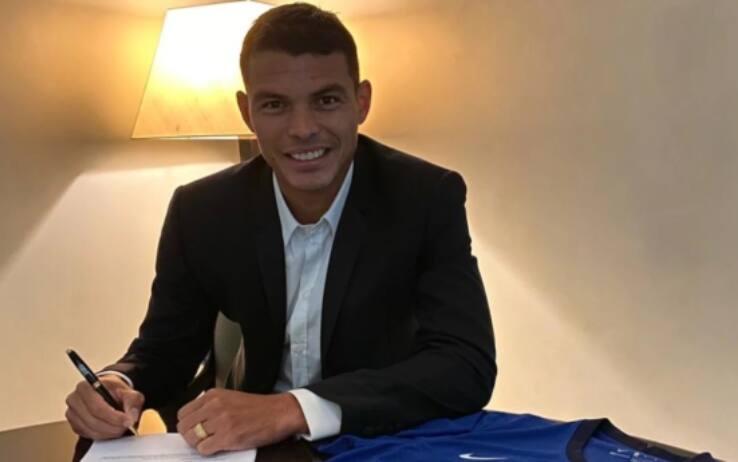 Thiago Silva firma con il Chelsea