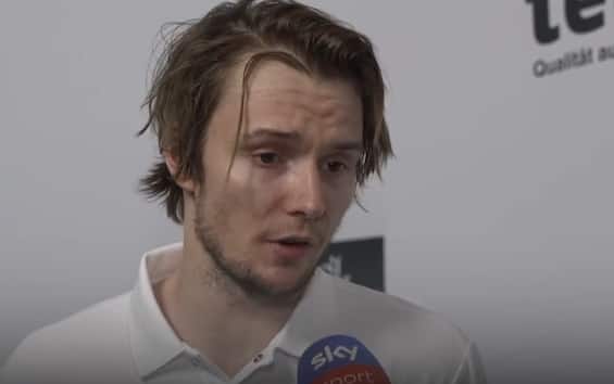 https://static.sky.it/editorialimages/10d0e6ec8b8339687eead3fbac51bec45213c833/skysport/it/tennis/video/2025/06/19/bublik-sinner-atp-halle-intervista-video/bublik_screen.jpg?im=Resize,width=565