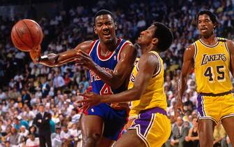 INGLEWOOD, CA- JUNE 13:  Joe Dumars #4 of the Detroit Pistons drives to the basket against the Los Angeles Lakers during Game Four of the NBA Finals at the Great Western Forum in Inglewood, California on June 13, 1989. NOTE TO USER: User expressly acknowledges and agrees that, by downloading and/or using this Photograph, user is consenting to the terms and conditions of the Getty Images License Agreement. Mandatory Copyright Notice: Copyright 1989 NBAE (Photo by Andrew D. BernsteinNBAE via Getty Images)
