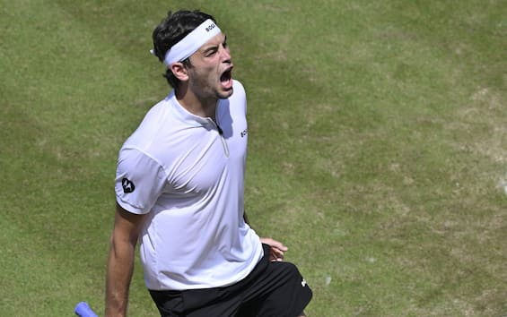 https://static.sky.it/editorialimages/110a00419ec1fa7559c2f623cd49dc575a13225e/skysport/it/tennis/video/2025/06/15/fritz-zverev-atp-stoccarda-risultato-highlights/fritz_ipa.jpg?im=Resize,width=565