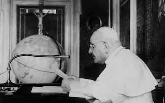 Rome October 25, 1962 Appeal for peace in the world by Pope John XXIII. Pope John XXIII, Ioannes XXIII), born Angelo Giuseppe Roncalli 25 November 1881 _ 3 June 1963, was the head of the Roman Catholic Church from 28 October 1958 to his death in 1963. (Photo by: SeM Studio/Fototeca/Universal Images Group via Getty Images)