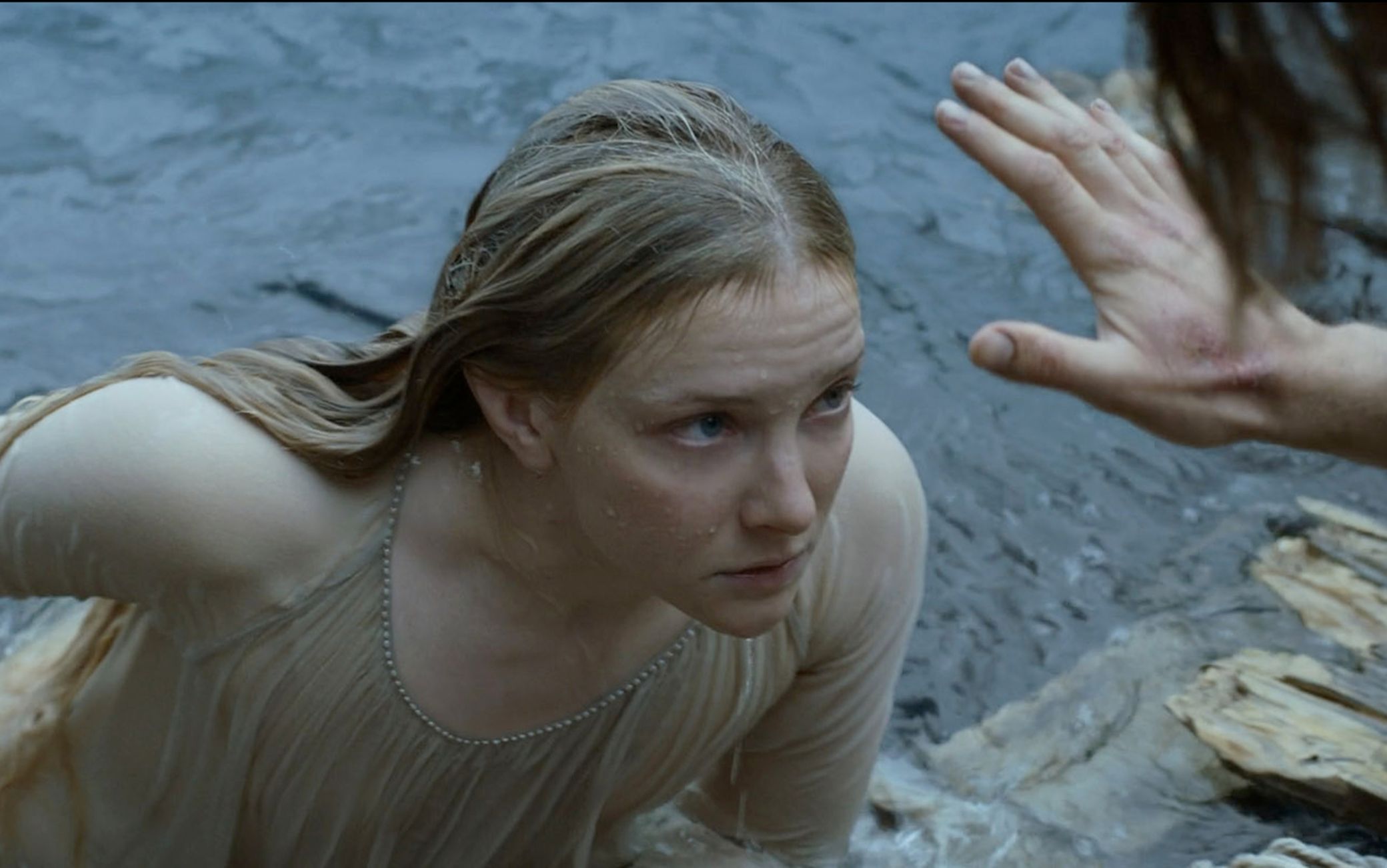 Il Signore degli Anelli, chi è Morfydd Clark che interpreta Galadriel ...