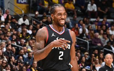 LOS ANGELES, CA - NOVEMBER 1: Kawhi Leonard #2 of the LA Clippers smiles during the game against the Los Angeles Lakers on November 1, 2023 at Crypto.Com Arena in Los Angeles, California. NOTE TO USER: User expressly acknowledges and agrees that, by downloading and/or using this Photograph, user is consenting to the terms and conditions of the Getty Images License Agreement. Mandatory Copyright Notice: Copyright 2023 NBAE (Photo by Andrew D. Bernstein/NBAE via Getty Images)