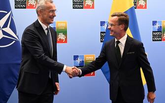 L’incontro tra il segretario generale Nato Jens Stoltenberg, il presidente turco Tayyip Erdogan e il primo ministro svedese Ulf Kristersson