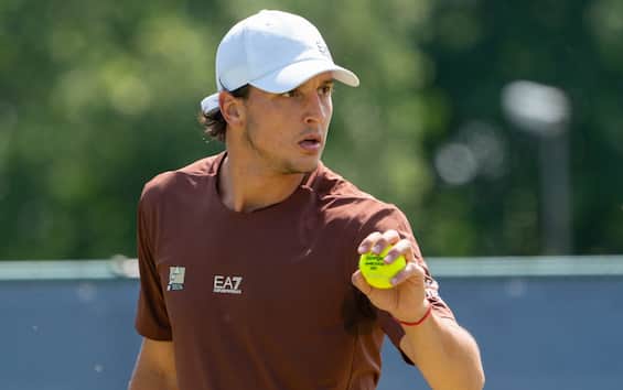 https://static.sky.it/editorialimages/1160fb76d682dbf103e81bc0ecff10dc00df783f/skysport/it/tennis/video/2025/07/16/bastad-ymer-darderi-risultato-highlights/darderi_ipa_2.jpg?im=Resize,width=565