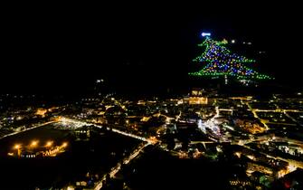 Acceso a Gubbio l'albero di Natale più grande del mondo.
GUBBIO - ANSA/FRANCESCO PATACCHIOLA