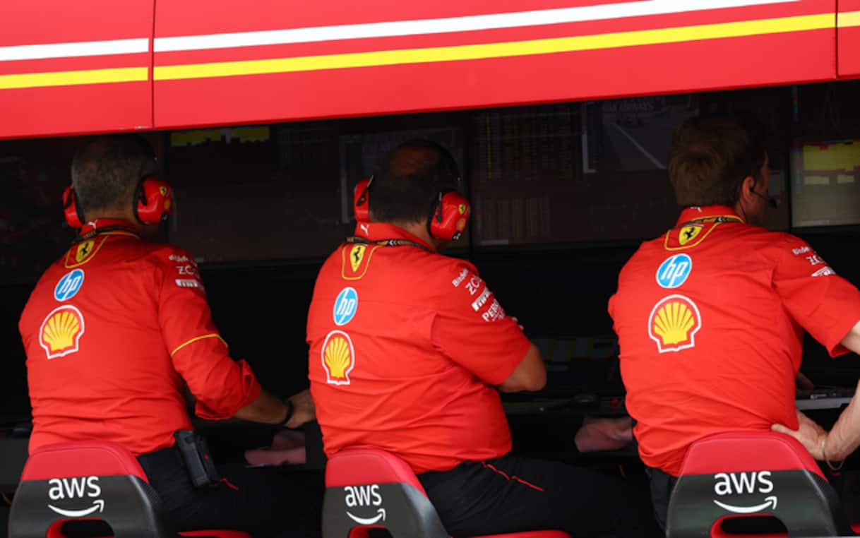 https://static.sky.it/editorialimages/118f1c2a82b8ad8b2004ca94ff8e9631722a8755/skysport/it/motori/formula-1/video/2025/10/05/f1-gp-singapore-ferrari-vanzini-commento-video-1041321/vasseur-ferrari_ansa.jpg?im=Resize,width=1218