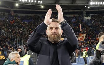 Roma’s head coach Daniele De Rossi reacts during the Italian Serie A soccer match between  AS Roma vs vs Hellas Verona FC at the Olimpico stadium in Rome, Italy, 20 January 2024. ANSA/GIUSEPPE LAMI

