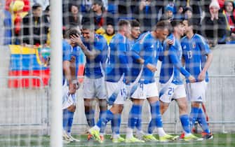 epa11241815 Nicolo Barella (L) of Italy celebrates with his teammates after scoring the 2-0 goal during the international friendly soccer match between Italy and Ecuador, in Harrison, New Jersey, USA, 24 March 2024.  EPA/KENA BETANCUR