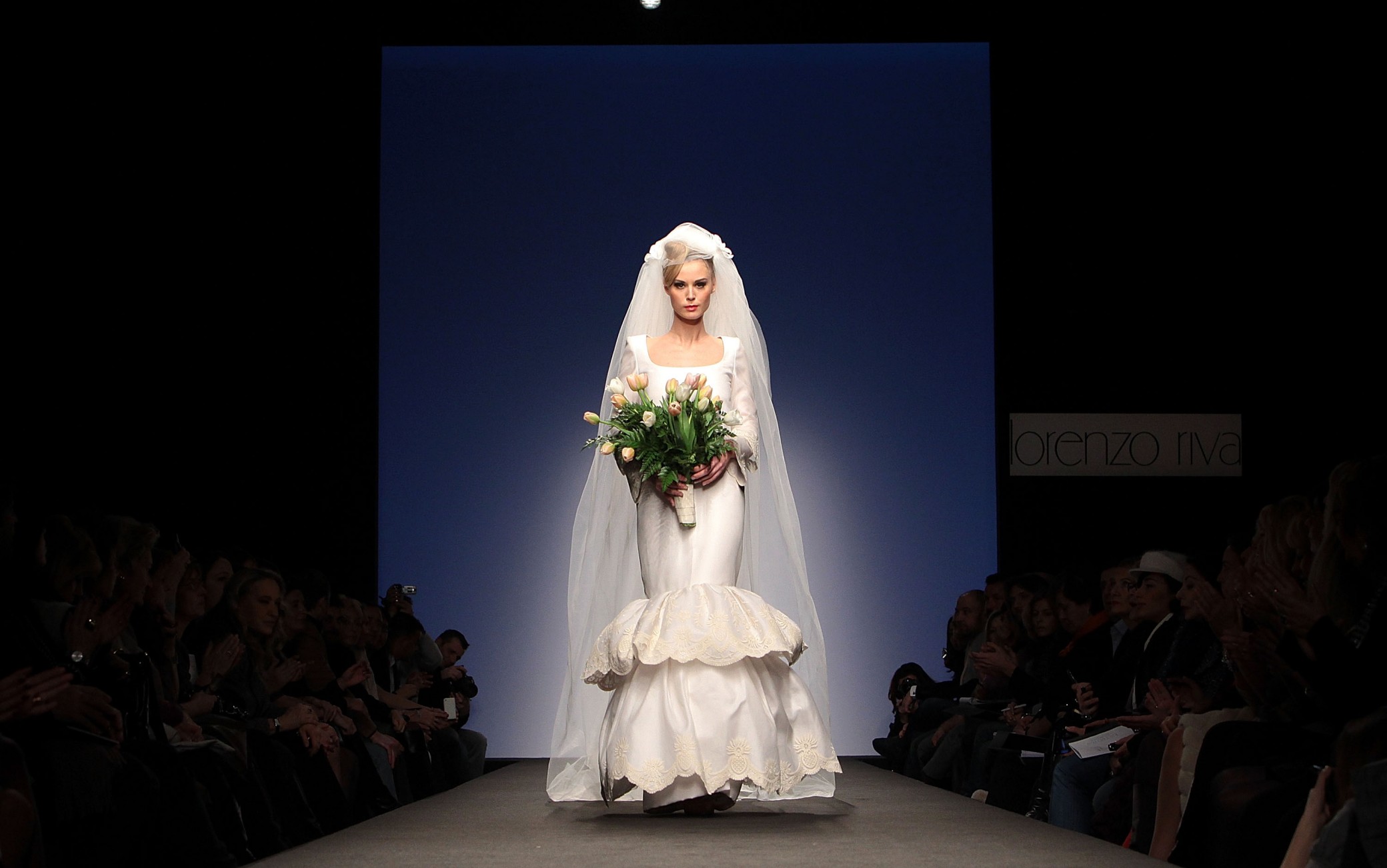 Lorenzo Riva, le sue creazioni fra vestiti di alta moda e abiti da ...