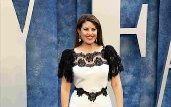epa10519623 Monica Lewinsky arrives at the 2023 Vanity Fair Oscar Party following the 95th annual Academy Awards ceremony, at the Wallis Annenberg Center for the Performing Arts in Beverly Hills, California, USA, 12 March 2023. The Oscars are presented for outstanding individual or collective efforts in filmmaking in 24 categories.  EPA/NINA PROMMER