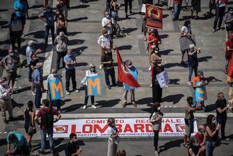 Manifestazione in piazza Duomo contro la giunta Fontana della Regione Lombardia per la gestione della sanità durante l’emergenza coronavirus Covid-19