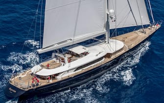 superyacht 007 affonda