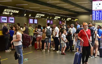 foto LaPresse  Tiziano Manzoni 
12/07/2018 Cronaca  Bergamo - ITALIA  
controlli guardia di finanza Aeroporto di Bergamo Orio Al Serio Milano Caravaggio