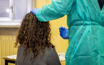 Un tampone per rilevare la presenza di coronavirus