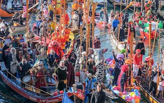 VENICE, ITALY - JANUARY 28: Boats carrying people dressed in masks transit the Grand Canal near the Rialto Bridge during the Carnival Regatta on Jan. 28, 2024 in Venice, Italy. The Venice Carnival began on Jan. 27 and will end on Feb. 13, 2024, and will be titled "To the East, the wondrous voyage of Marco Polo." (Photo by Stefano Mazzola/Getty Images)