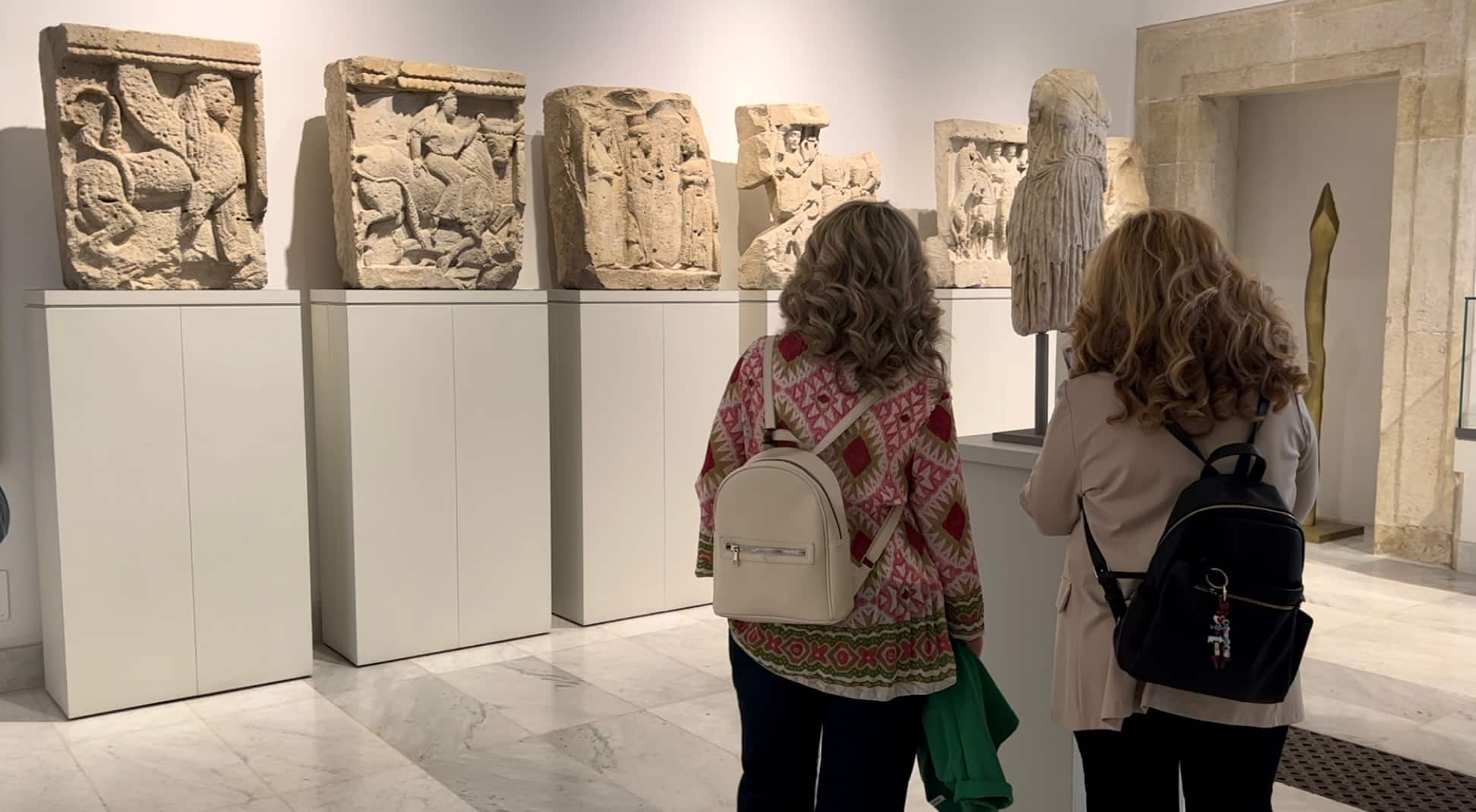 Il busto di Athena in esposizione al Museo Salinas